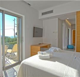 5 bedroom luxury villa with infinity pool, sea views and tennis court near Chania, sleeps 10